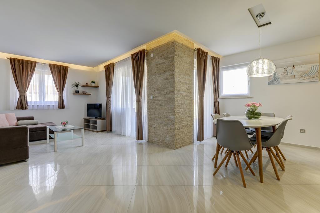 Apartments Lapis Premantura Exterior photo