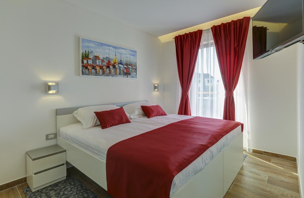 Apartments Lapis Premantura Exterior photo