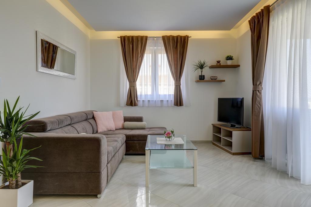 Apartments Lapis Premantura Exterior photo