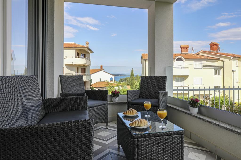 Apartments Lapis Premantura Exterior photo